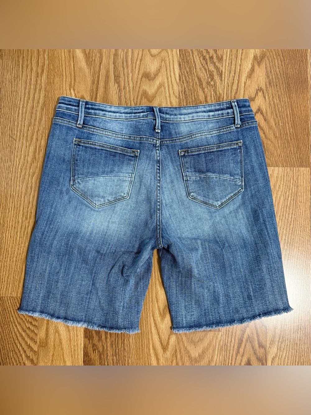 DRIFTWOOD Women's Lulu Cut Off Jean Shorts with Embroidery- Size 30 - Picture 2 of 7